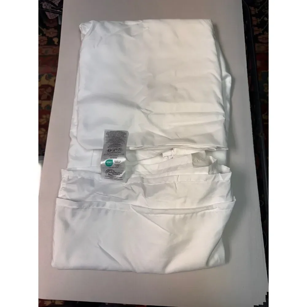 Amazon Basics bed skirt